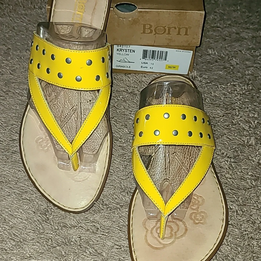 Born studded thong yellow sandals. Size 10 - Picture 5 of 5